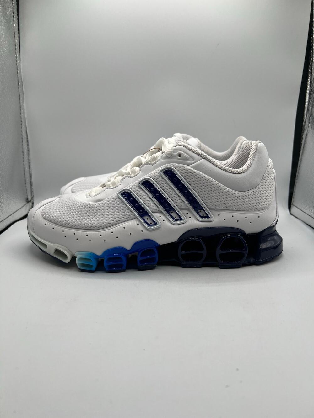 Adidas A3 Megaride “White Royal Blue” size 5 men’s